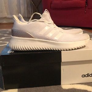 Adidas women’s Cloudfoam Ultimate 8.5